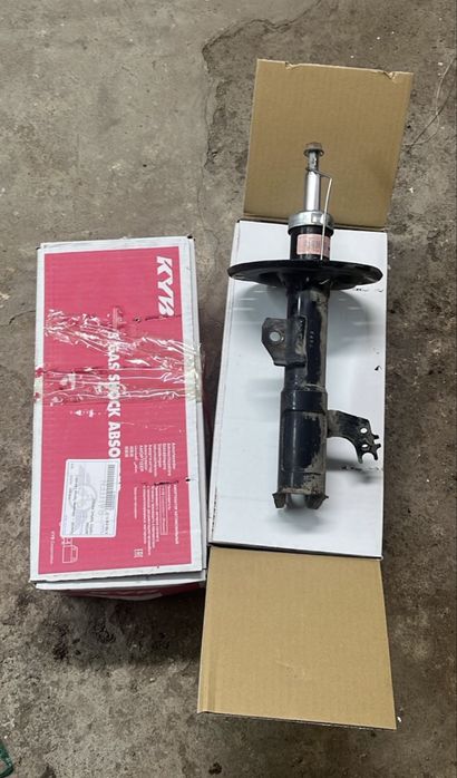 Стойки амортизатора! Заводские камри 50 usa!