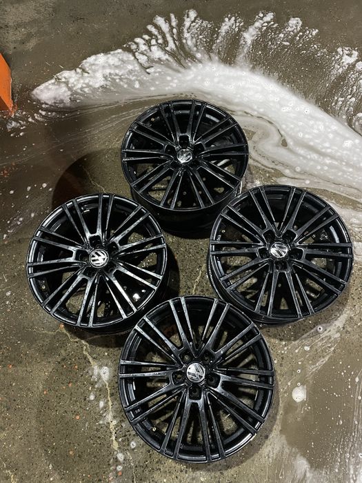 Титанки Оригинал R18 почти новые