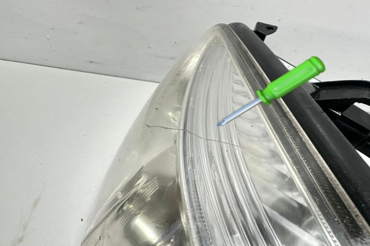 Far stanga cu mic defect Toyota RAV4 a 3-a generatie