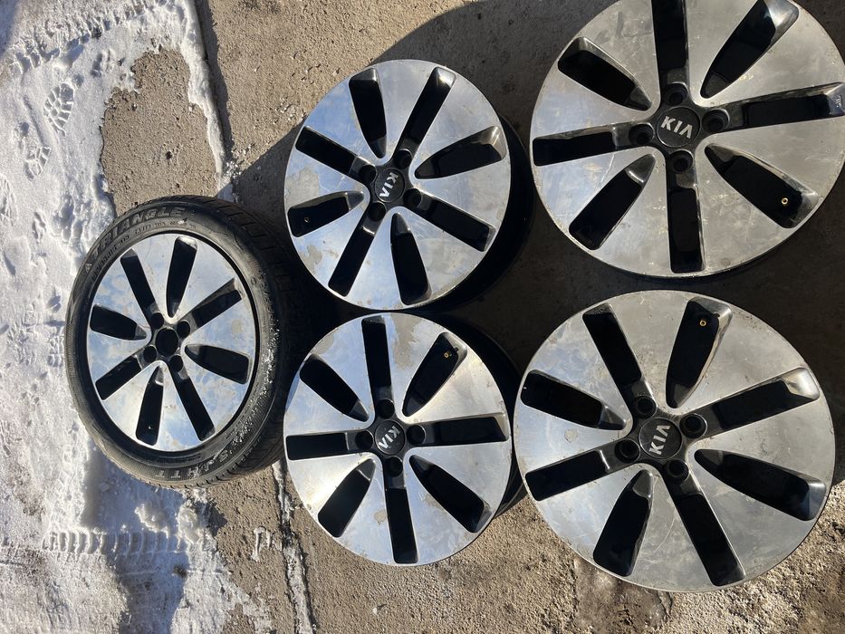 Диски киа хорошом состояние без сворок размер R16 5 штук 4 без болона