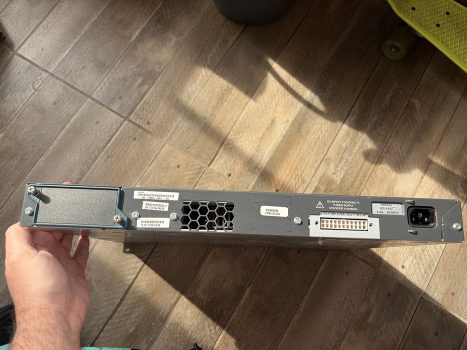 Switch Cisco Catalyst 2960S 24 Port Switch, Gigabit, POE 370W