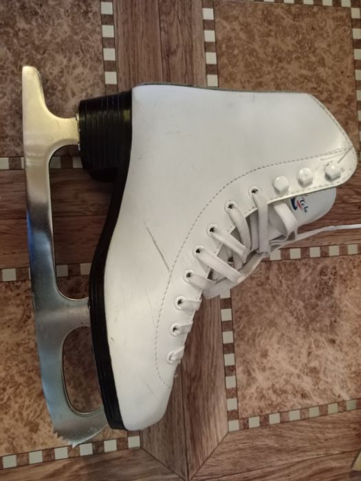 Продам коньки б/у