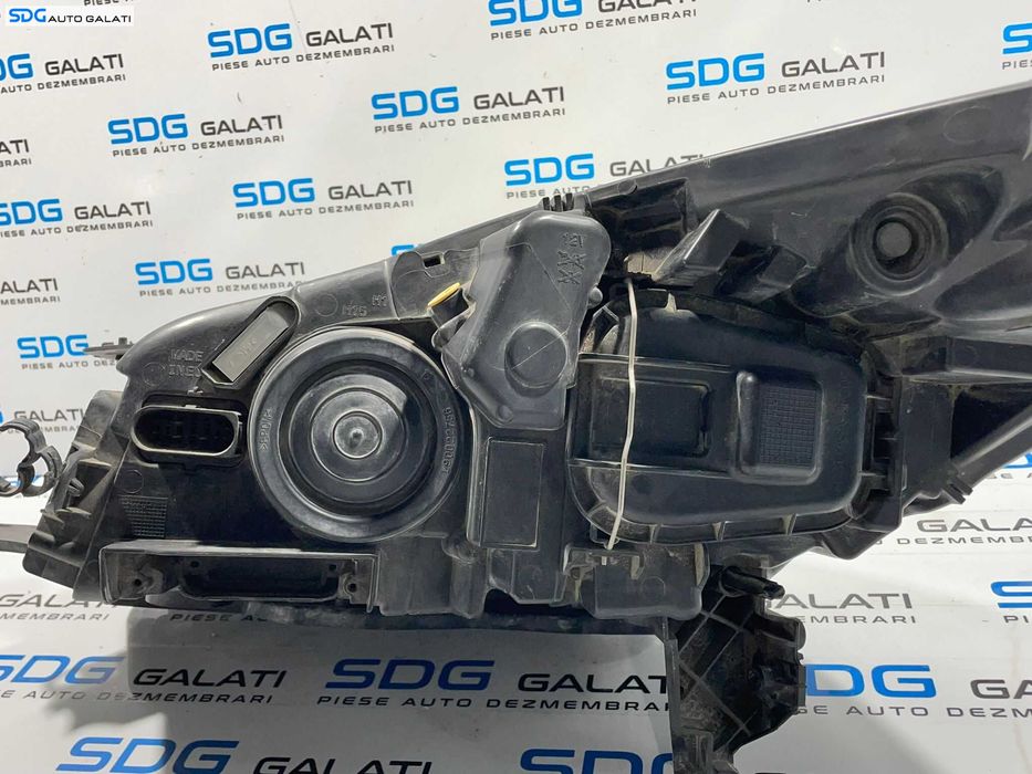 Far Dreapta FARA Xenon Ford Kuga 2 MK2 2012 - 2019 Cod CV44-13W029-BE 90021738 [L4031]