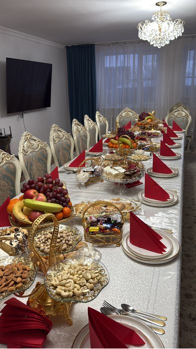 Продам стол со стульями хорошего качество.