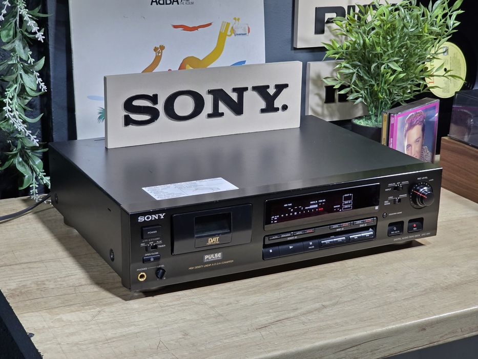 Deck Player  SONY DTC-690, stereo digital audio tape recorder DAT ,made in Japan