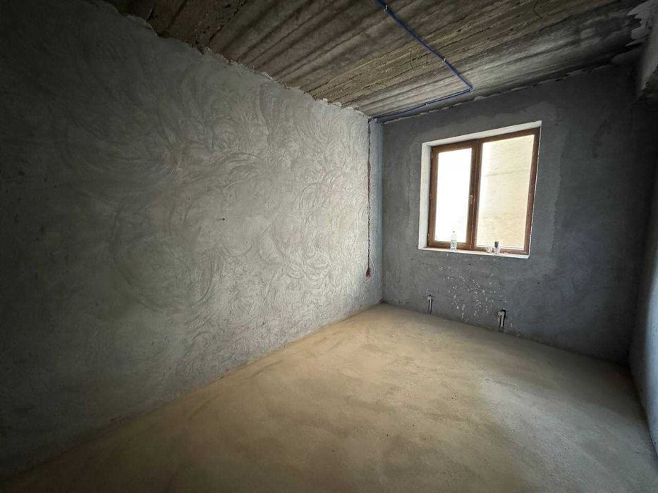 ПРОДАЁТСЯ 3х комнатная квартира в состоянии коробки в центре города