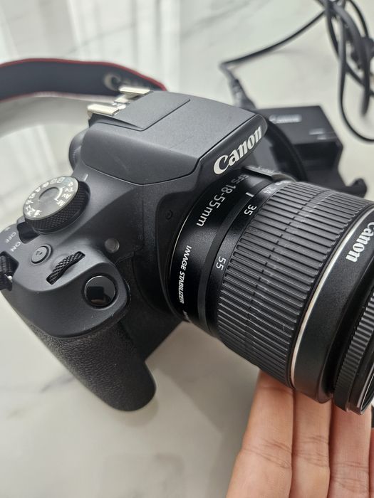 Vand Canon EOS 2000D