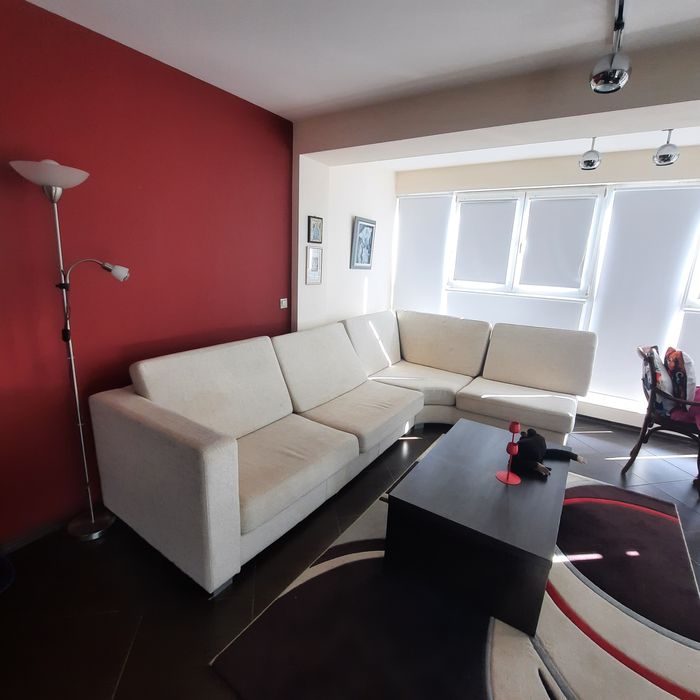 Ъглов диван в отлично състояние