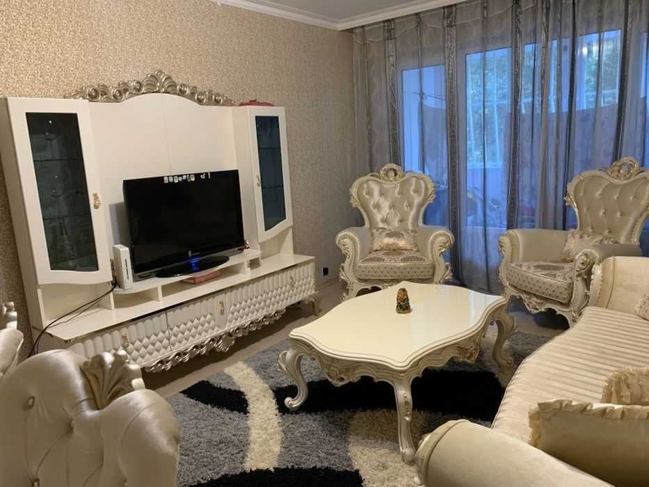 Продава се Тристаен апартамент в София, Младост 3 - 100 кв.м за 2000 €/кв.м - Снимка #1