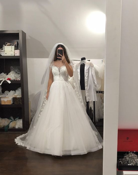 Se vinde rochie de mireasă superbă, model tip prințesă! 
Mărime