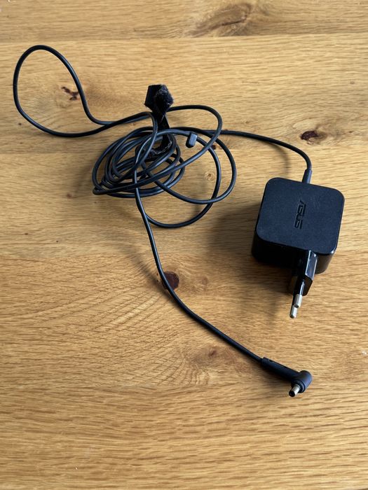9 бр: Адаптер за фотоапарат Sony, USB кабели и адаптери и зарядно за лаптоп ASUS