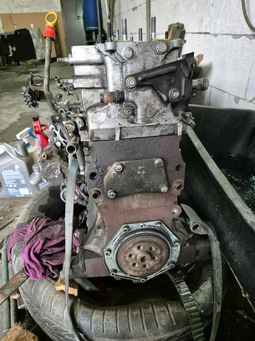 двигател 2.8ХДИ HDI