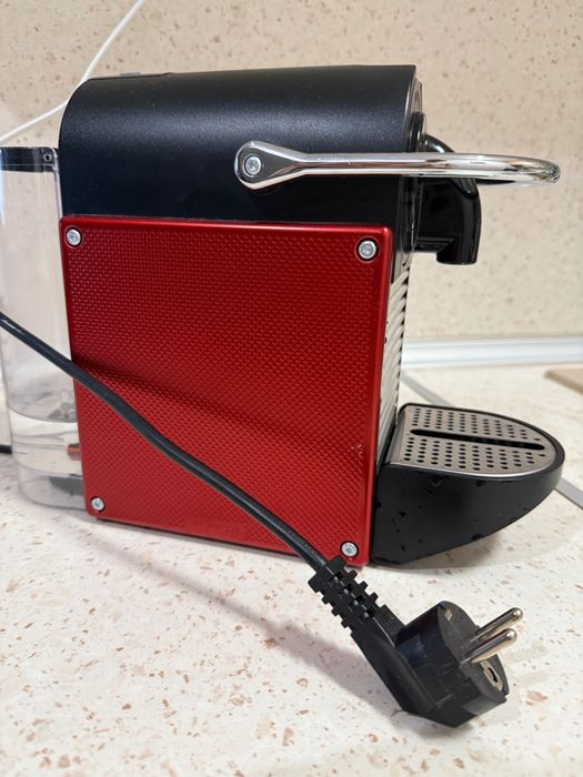 Кафемашина с капсули Nespresso Pixie Red