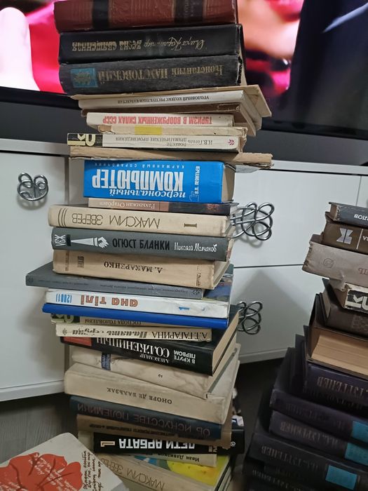 Книги. Отдам за шоколадку