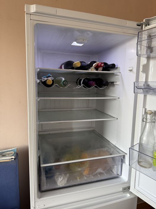 Хладилник с фризер Beko