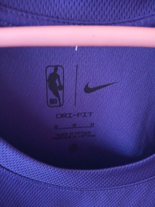 Maieu Nike Chicago bulls și La Lakers mărimea M nou cu eticheta