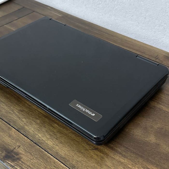 Ноутбук eMachines E525 series