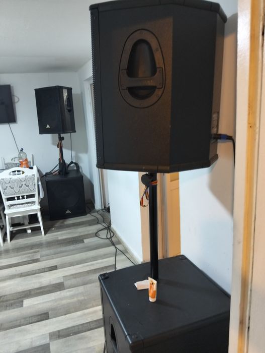 Vând boxe impecabile