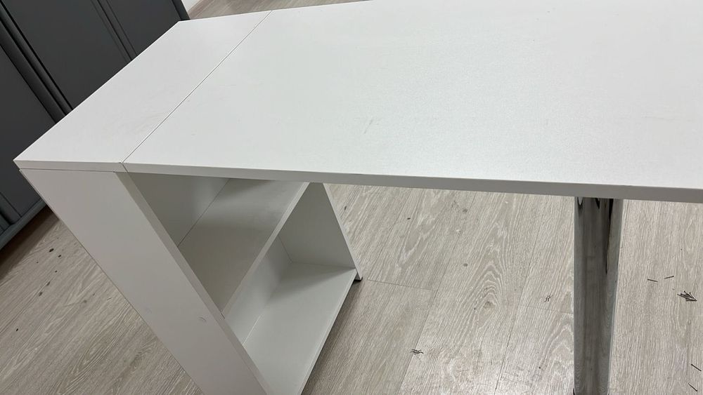 Стол и стульчик для маникюра