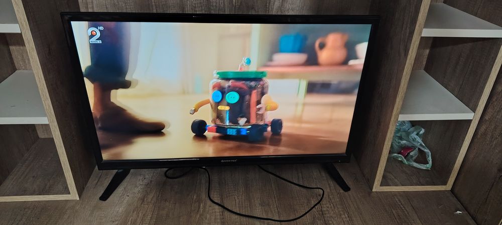 Se vinde Tv LCD smard de 101 cm fara delecomanda