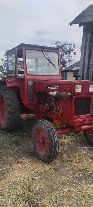 Vând tractor Universal 650