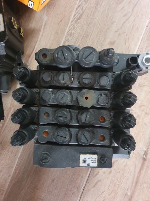 Distribuitor jcb Telehander