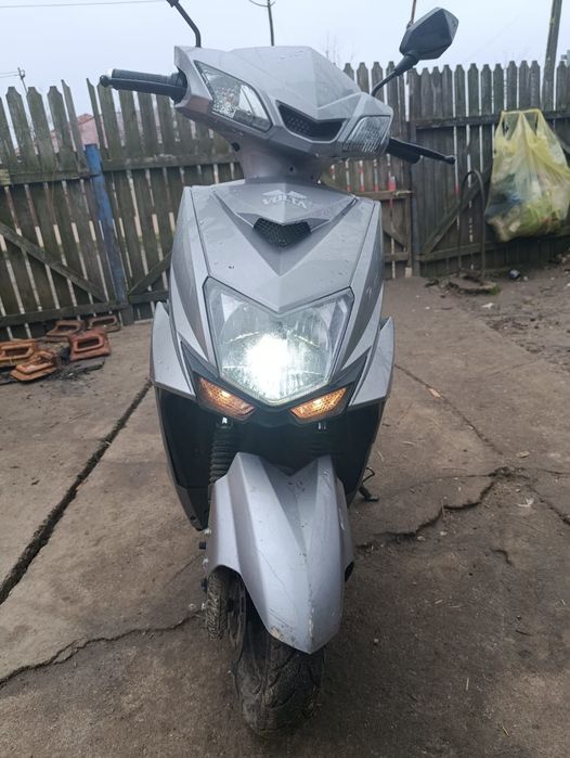 Vand sau schimb cu iphone 14 pro max sau 15 pro max