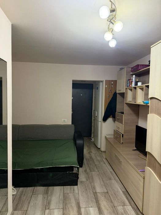 Închiriez Garsoniera etaj 1