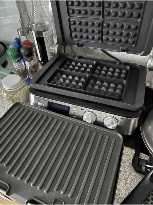 Продам электрогриль DeLonghi CGH1020D
