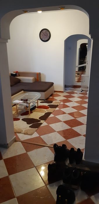 Apartament cu 4 camere, de vânzare