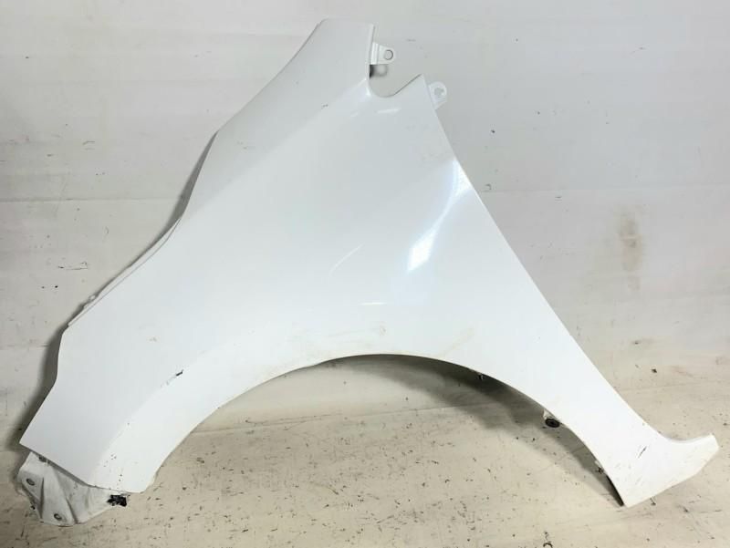 Aripa fata stanga Toyota Corolla Berlina culoare alba 5380202190