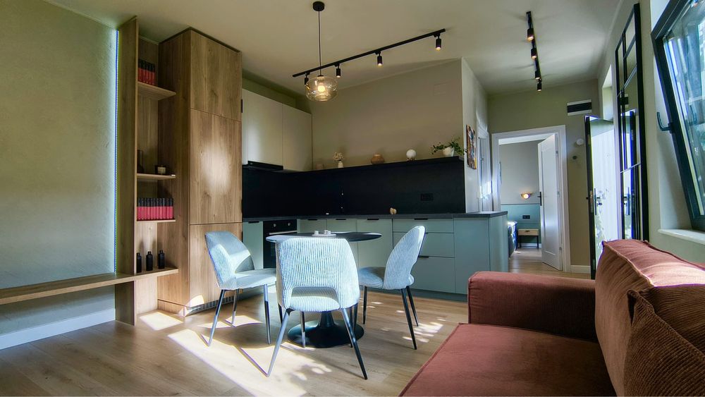 Apartament 2 camere la casa cu curte si doua locuri parcare