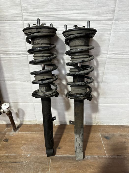 Стойки в сборе от Lexus 190