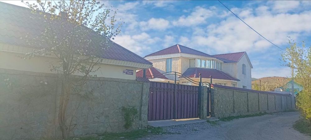 Кирпичный дом в Красном камне