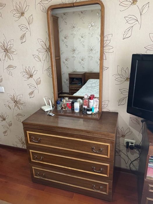 Продаю спальный гарнитур