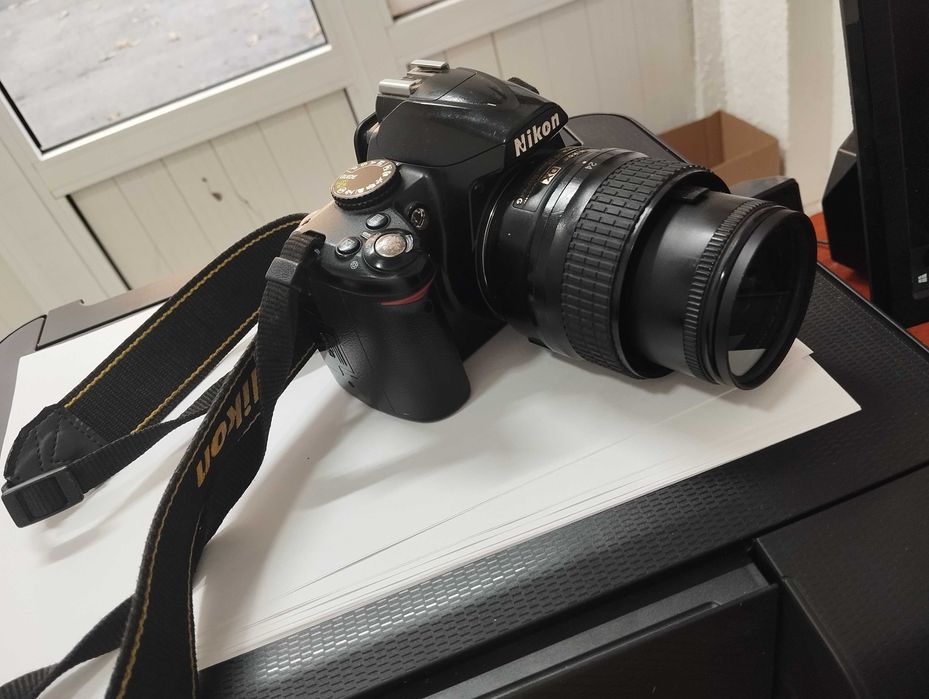 Продаю Фотоаппарат Nikon D3000 срочно