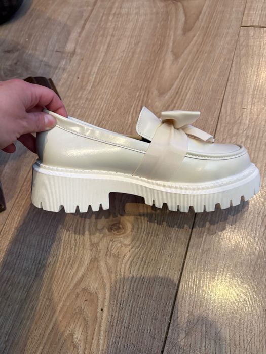 Чисто нови дамски обувки