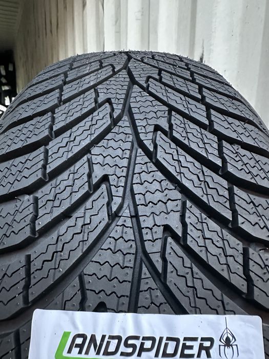 Нови Зимни Гуми LANDSPIDER SNOWTRAXX H/P 215/55R18 99V XL БОРД 2155518
