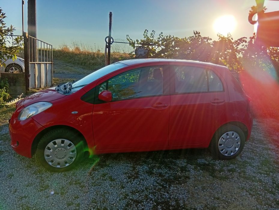 Тойота Ярис бензин -Клима