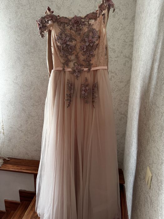 Продам нежное платье