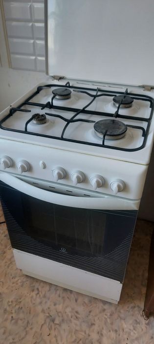 Продам газовую плиту