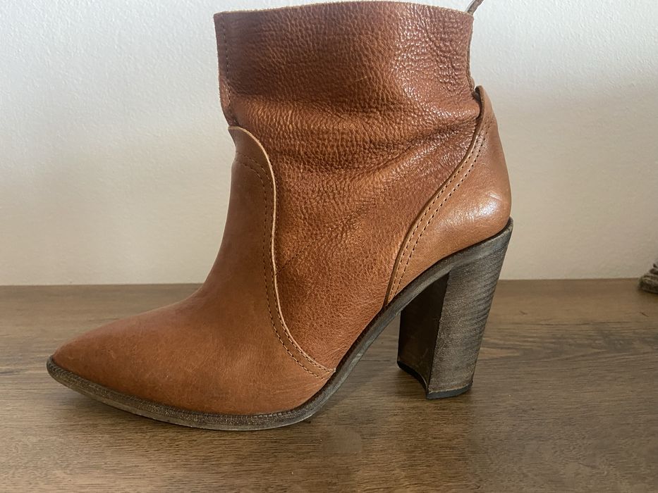 Ghete din piele hugo boss