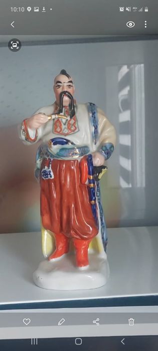 Фарфоровые статуэтки.