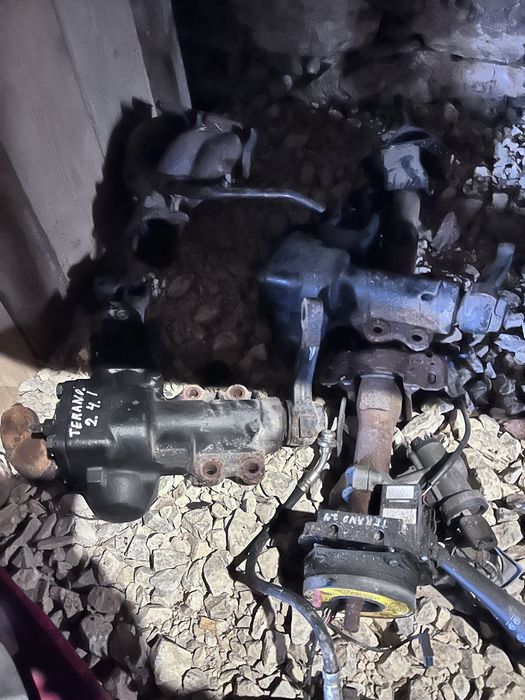 Части за nissan terrano 2.4i нисан терано 2