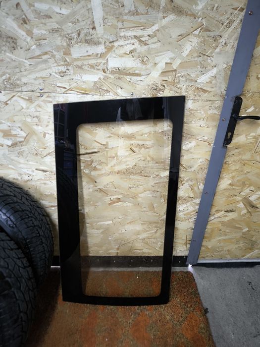 Стекло раздвижной двери на Mitsubishi Delika