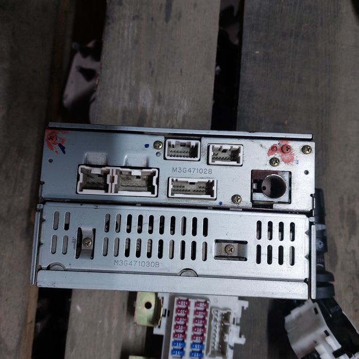 На Nissan блоки электроники.