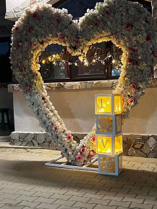 Corturi de inchiriat/ Corturi complet utilate