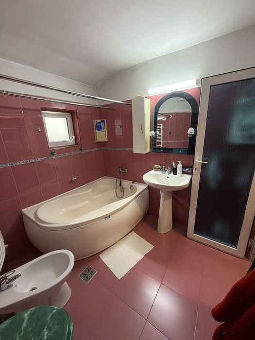 Inchiriez apartament 3 camere