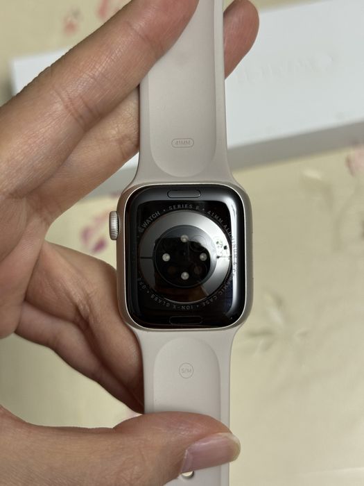 Apple Watch Series 8 • 41 мм • Starlight (S/M)