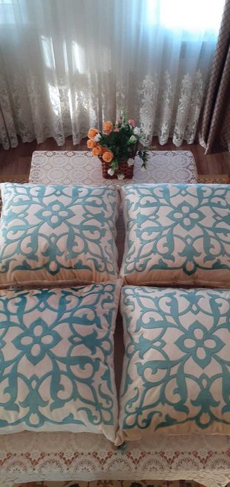 Подушки с национальными орнаментами